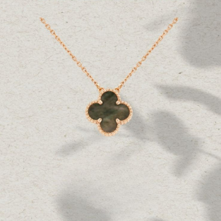 Clover Black Pendant